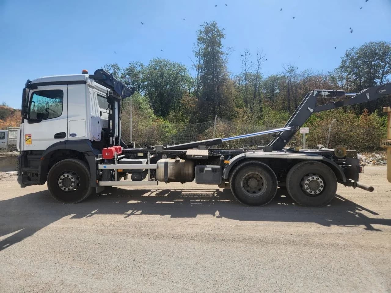 Camion Ampliroll T-K TRANSPORTS, profil complet